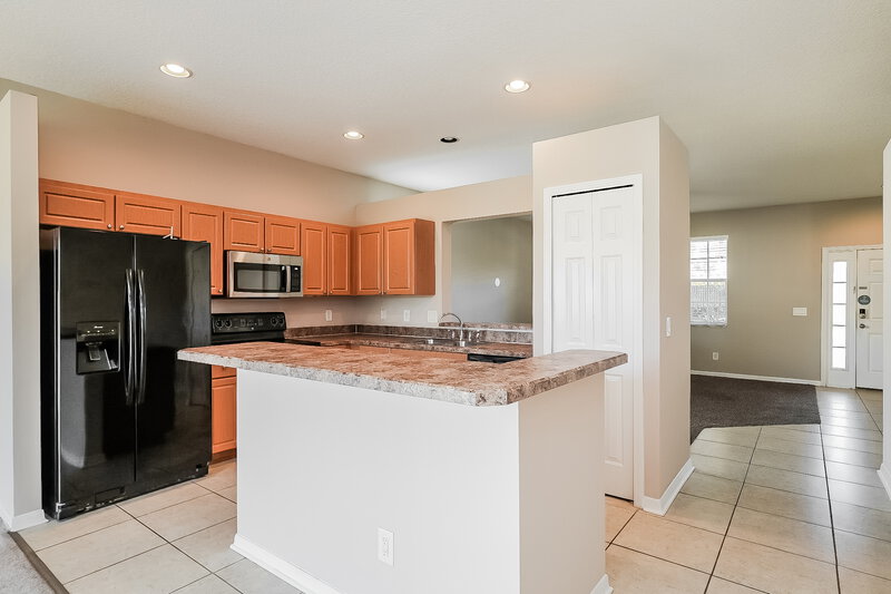 2,245/Mo, 6718 Rock Bridge Ln Ellenton, FL 34222 Kitchen View 2