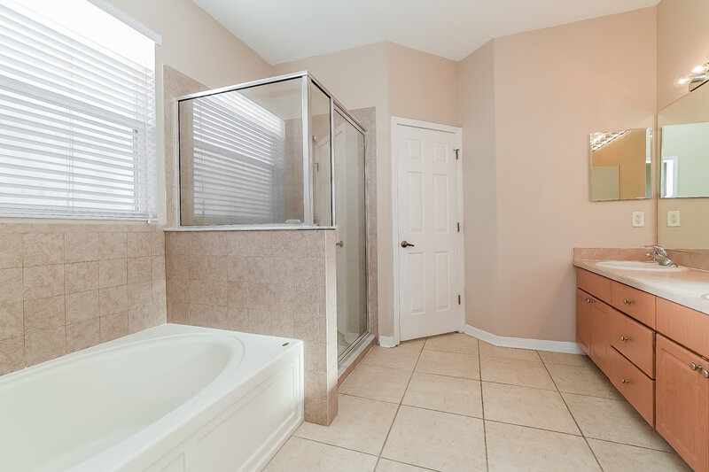2,245/Mo, 6718 Rock Bridge Ln Ellenton, FL 34222 Main Bathroom View