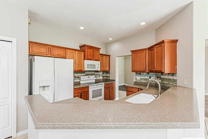 2,465/Mo, 5911 Willows Bridge Loop Ellenton, FL 34222 Kitchen View