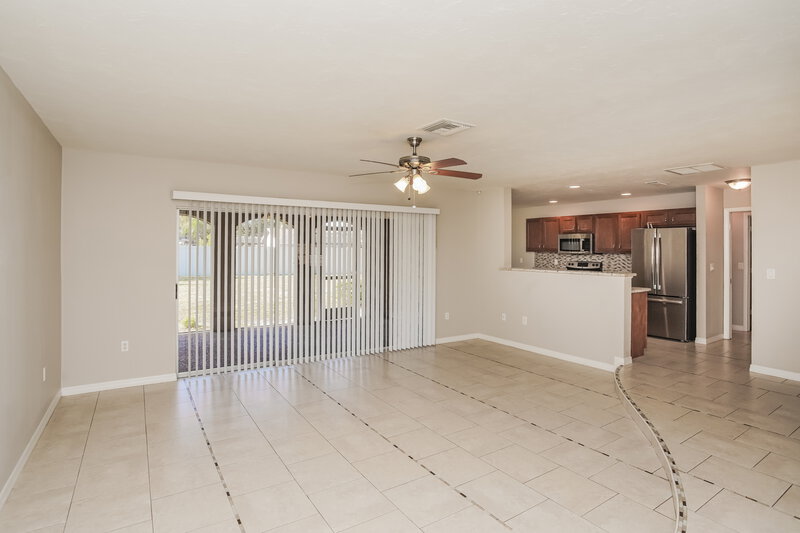 2,295/Mo, 4542 Charing Cross Rd Sarasota, FL 34241 Living Room View 2