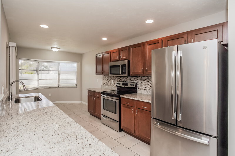 2,295/Mo, 4542 Charing Cross Rd Sarasota, FL 34241 Kitchen View