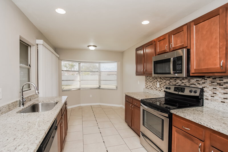 2,295/Mo, 4542 Charing Cross Rd Sarasota, FL 34241 Kitchen View 2