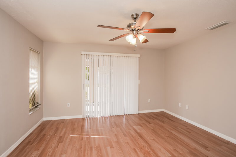 2,295/Mo, 4542 Charing Cross Rd Sarasota, FL 34241 Main Bedroom View