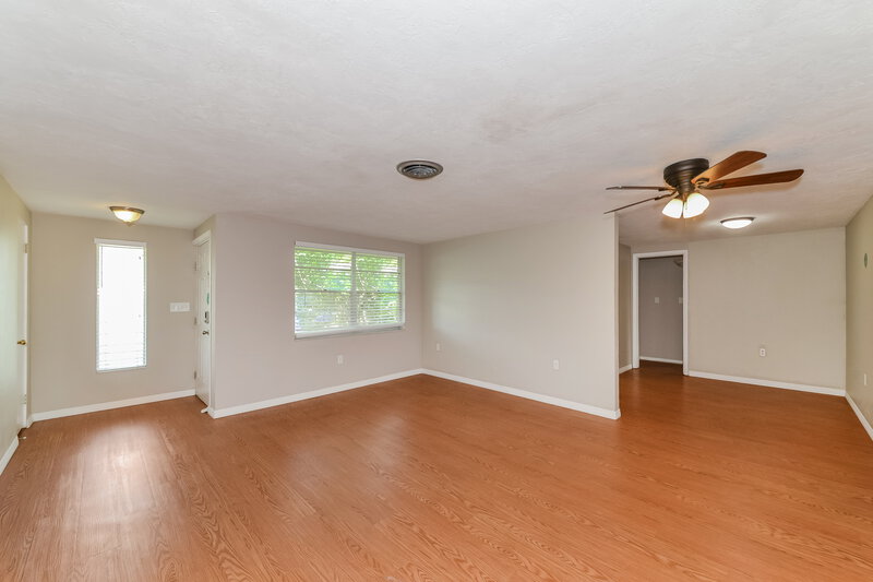 2,410/Mo, 3060 Goldenrod St Sarasota, FL 34239 Living Room View 2