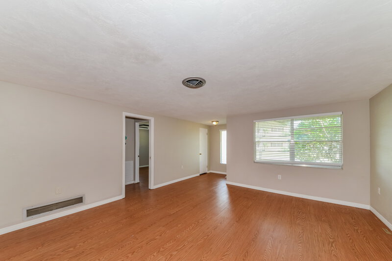 2,410/Mo, 3060 Goldenrod St Sarasota, FL 34239 Living Room View 3