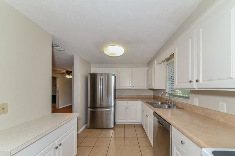 2,410/Mo, 3060 Goldenrod St Sarasota, FL 34239 Kitchen View