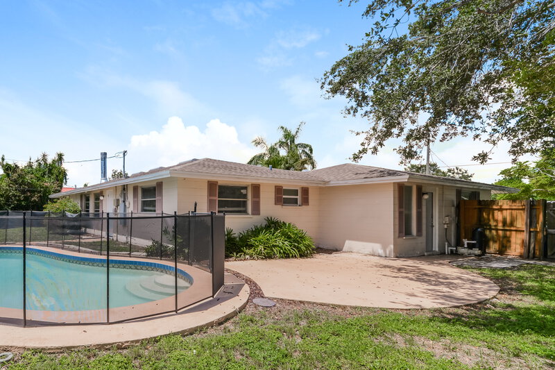 2,410/Mo, 3060 Goldenrod St Sarasota, FL 34239 Rear View