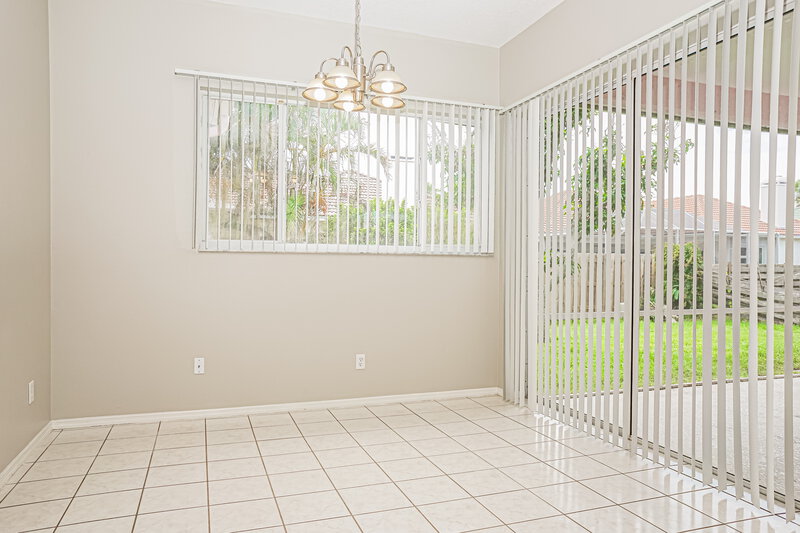 2,355/Mo, 3712 72nd Avenue Cir E Sarasota, FL 34243 Dining Room View