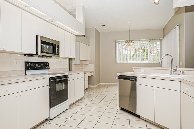 2,355/Mo, 3712 72nd Avenue Cir E Sarasota, FL 34243 Kitchen View 2