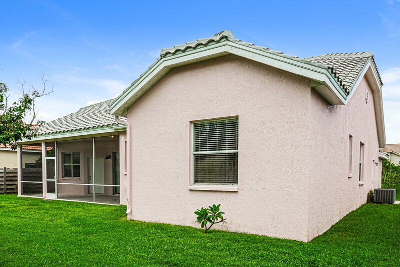 2,355/Mo, 3712 72nd Avenue Cir E Sarasota, FL 34243 Rear View