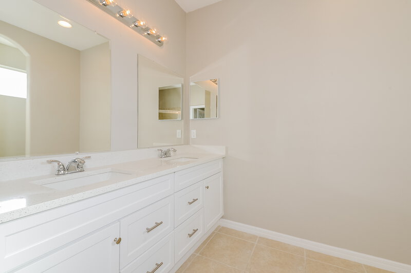 2,305/Mo, 12414 24th St E Parrish, FL 34219 Main Bathroom View 2