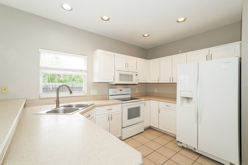 2,915/Mo, 7209 48th Ave E Palmetto, FL 34221 Kitchen View