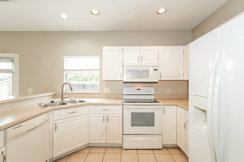 2,915/Mo, 7209 48th Ave E Palmetto, FL 34221 Kitchen View 2
