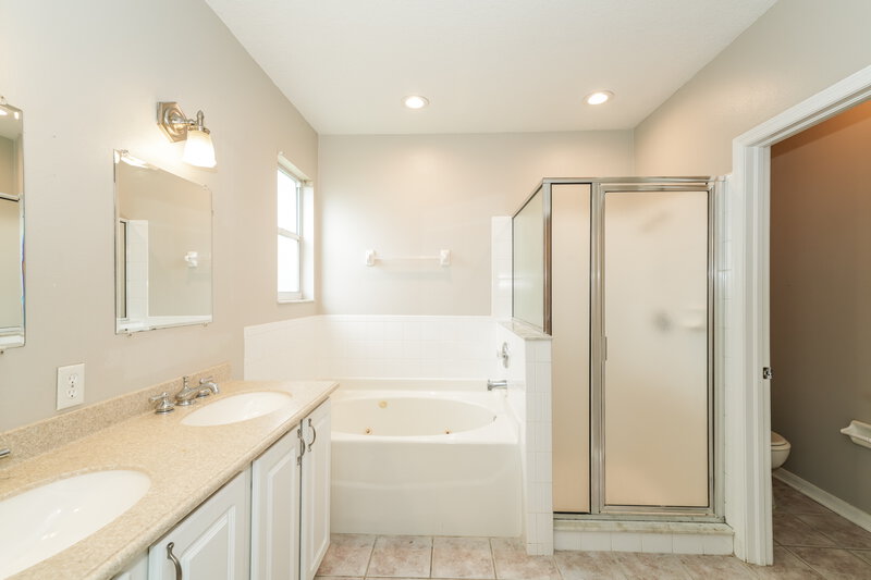 2,915/Mo, 7209 48th Ave E Palmetto, FL 34221 Main Bathroom View