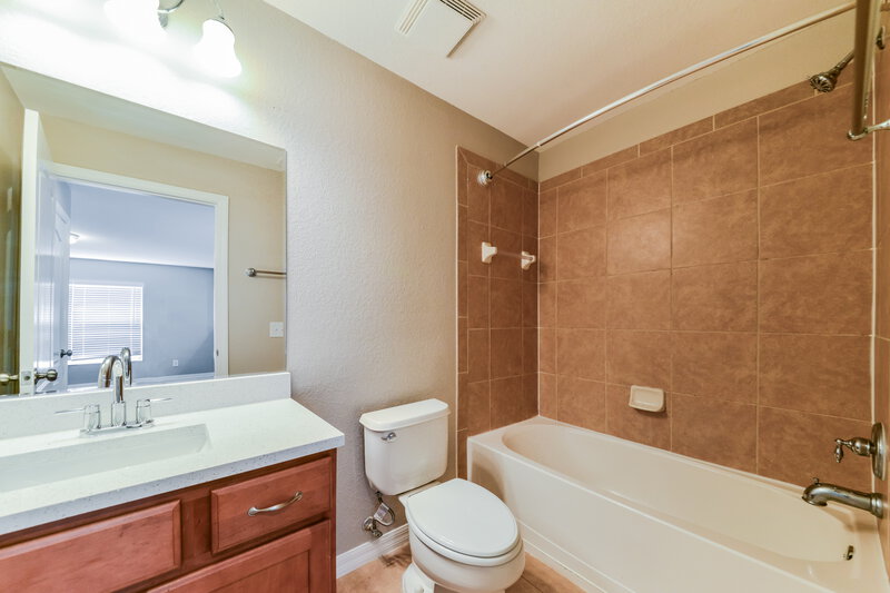 2,895/Mo, 11711 Tempest Harbor Loop Venice, FL 34292 Bathroom View 2