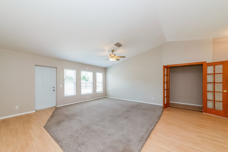 2,000/Mo, 320 116th St E Bradenton, FL 34212 Living Room View