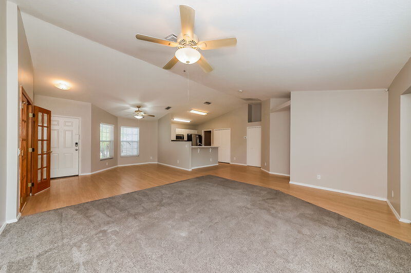 2,000/Mo, 320 116th St E Bradenton, FL 34212 Living Room View 3