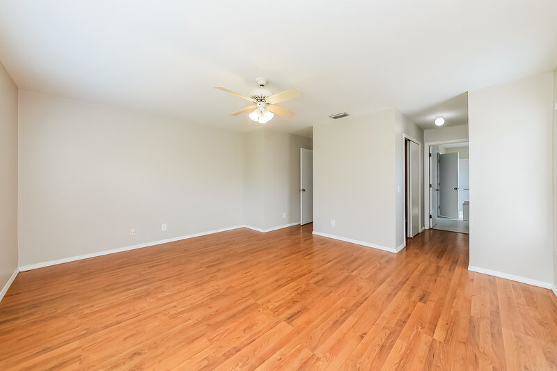 2,000/Mo, 320 116th St E Bradenton, FL 34212 Main Bedroom View 2