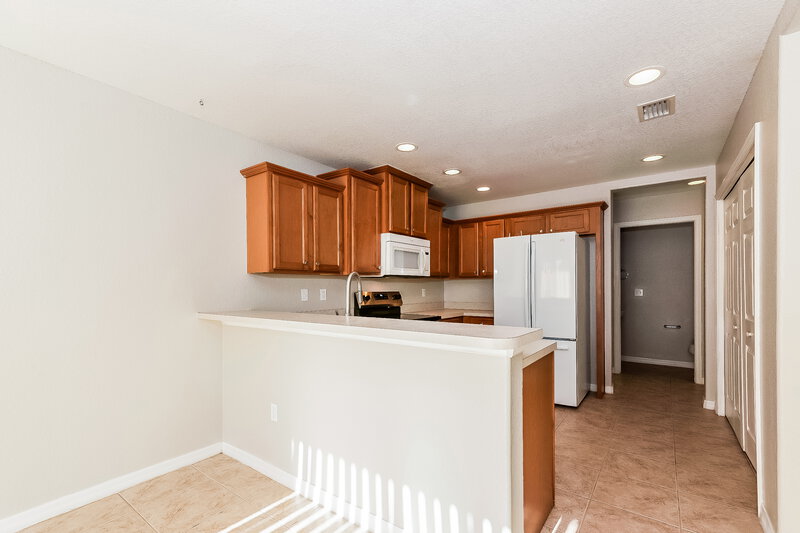 2,180/Mo, 7110 Chatum Light Run Bradenton, FL 34212 Kitchen View