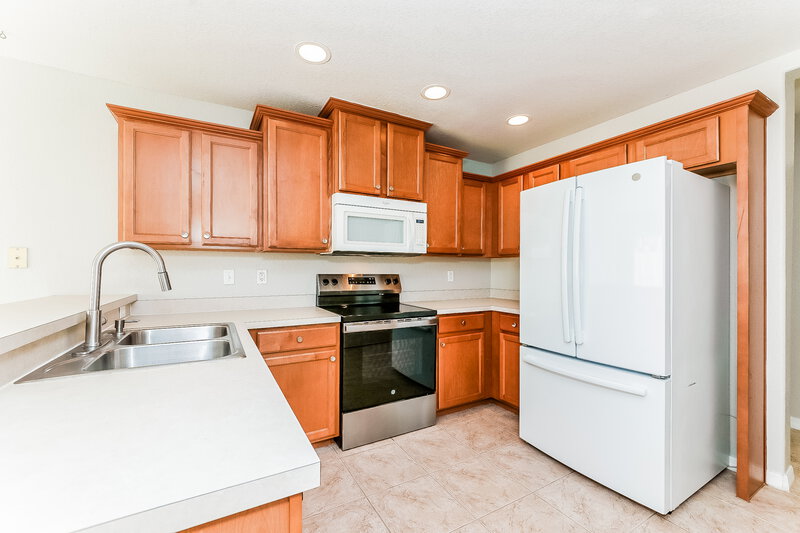 2,180/Mo, 7110 Chatum Light Run Bradenton, FL 34212 Kitchen View 2