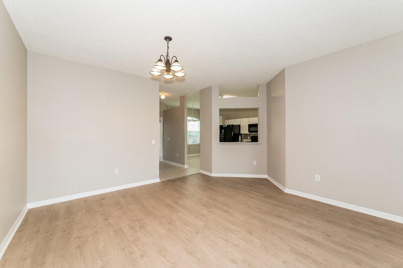 2,565/Mo, 944 Springwood Cir Bradenton, FL 34212 Living Room View 2
