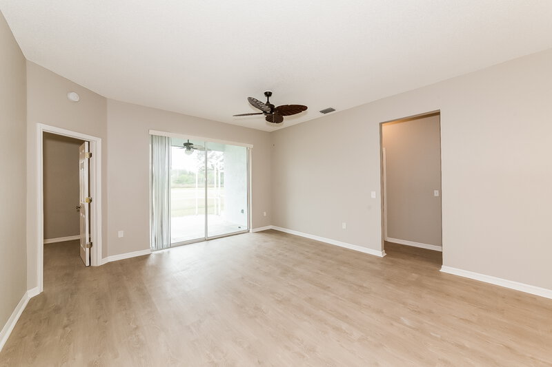 2,565/Mo, 944 Springwood Cir Bradenton, FL 34212 Living Room View 3