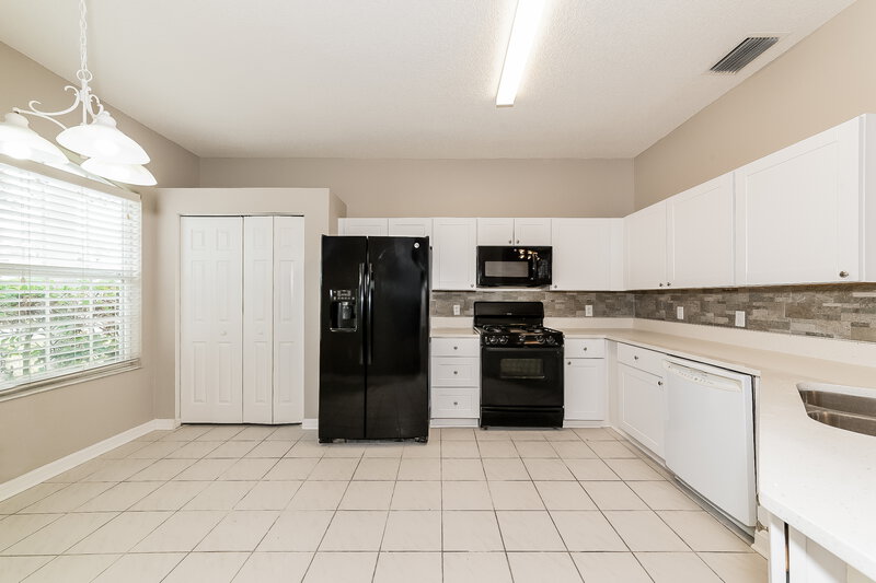 2,565/Mo, 944 Springwood Cir Bradenton, FL 34212 Kitchen View