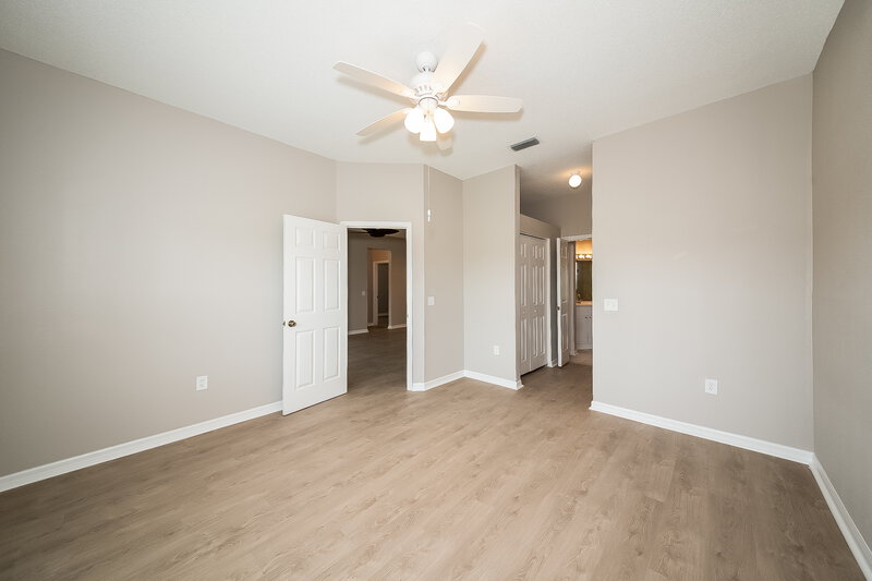 2,565/Mo, 944 Springwood Cir Bradenton, FL 34212 Main Bedroom View 2