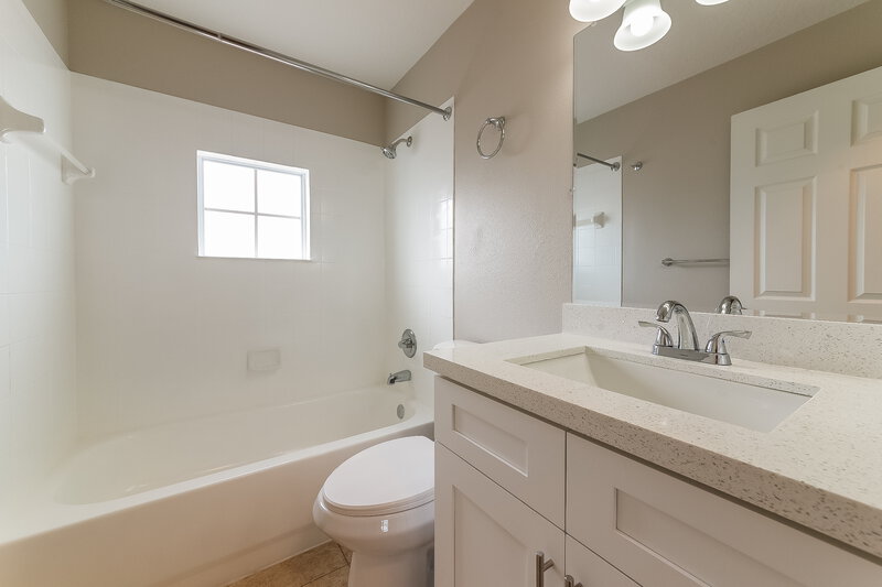 2,610/Mo, 14227 Gnatcatcher Ter Lakewood Ranch, FL 34202 Main Bathroom View