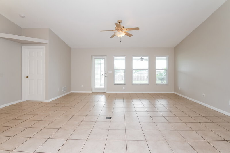 2,615/Mo, 4213 Berkeley Dr Parrish, FL 34219 Living Room View