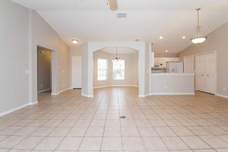 2,615/Mo, 4213 Berkeley Dr Parrish, FL 34219 Living Room View 2