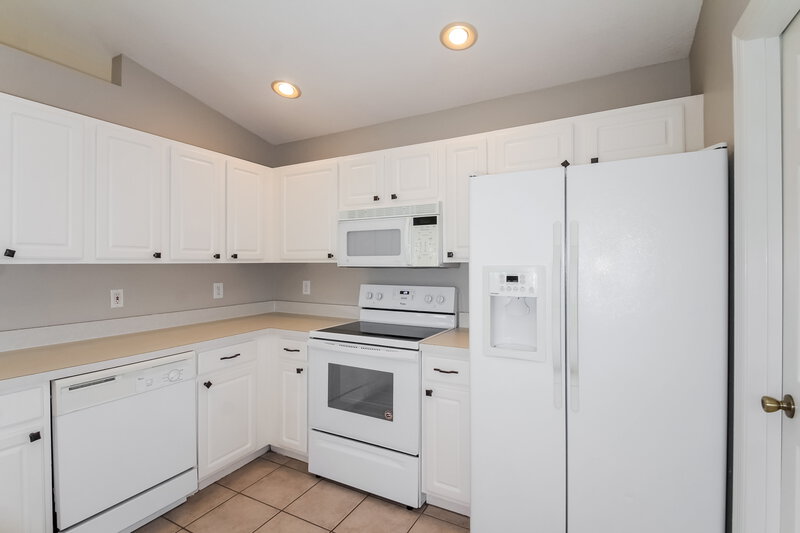 2,615/Mo, 4213 Berkeley Dr Parrish, FL 34219 Kitchen View