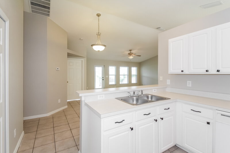 2,615/Mo, 4213 Berkeley Dr Parrish, FL 34219 Kitchen View 2