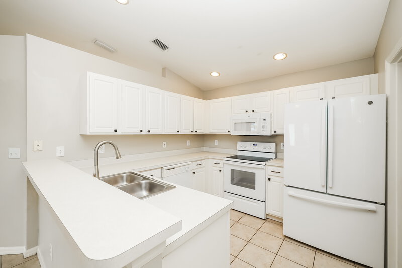 2,620/Mo, 4213 Berkeley Dr Parrish, FL 34219 Kitchen View