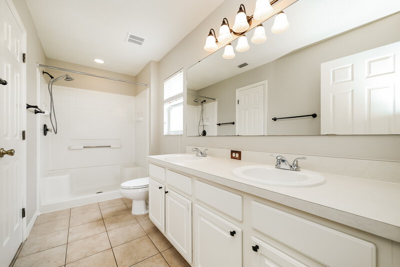 2,620/Mo, 4213 Berkeley Dr Parrish, FL 34219 Main Bathroom View
