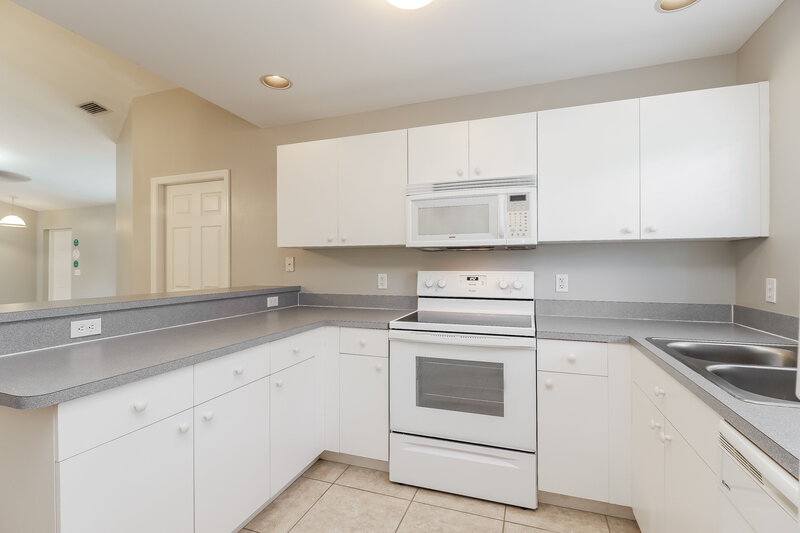 2,285/Mo, 2120 Topsy Ter North Port, FL 34286 Kitchen View