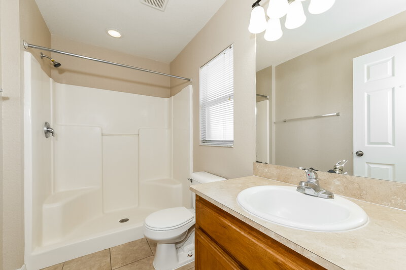 2,450/Mo, 2795 Yacolt Ave North Port, FL 34286 Main Bathroom View