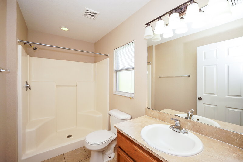 1,745/Mo, 2795 Yacolt Ave North Port, FL 34286 Main Bathroom View