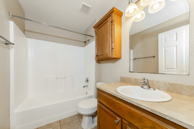2,450/Mo, 2795 Yacolt Ave North Port, FL 34286 Bathroom View