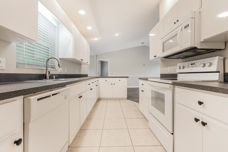 2,180/Mo, 5905 Humkey St North Port, FL 34291 Kitchen View