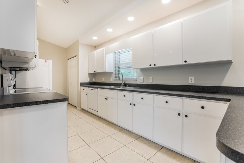 2,180/Mo, 5905 Humkey St North Port, FL 34291 Kitchen View 2