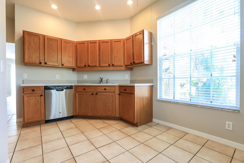 2,580/Mo, 12302 Mosswood Pl Lakewood Ranch, FL 34202 Kitchen View