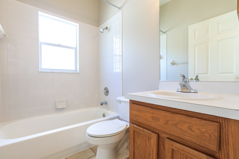 2,580/Mo, 12302 Mosswood Pl Lakewood Ranch, FL 34202 Bathroom View
