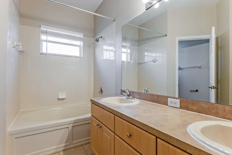 2,280/Mo, 3324 70th Ct E Palmetto, FL 34221 Main Bathroom View