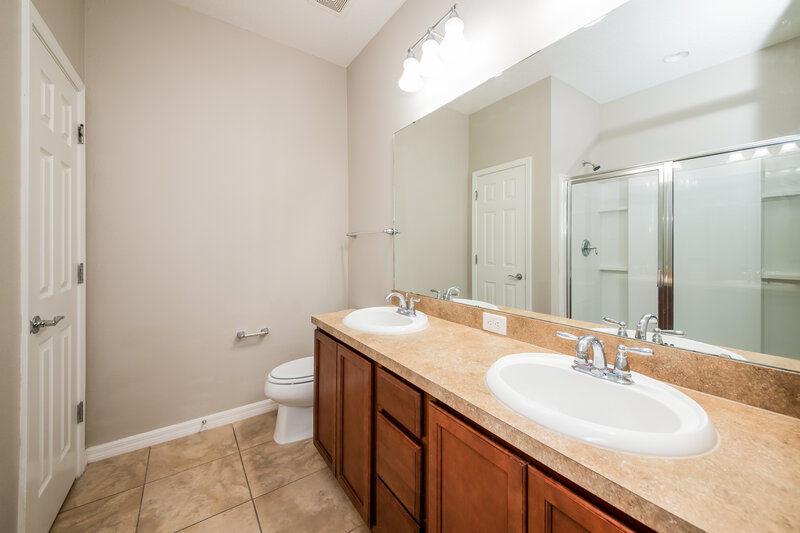 2,605/Mo, 10615 55th Ct E Parrish, FL 34219 Main Bathroom View