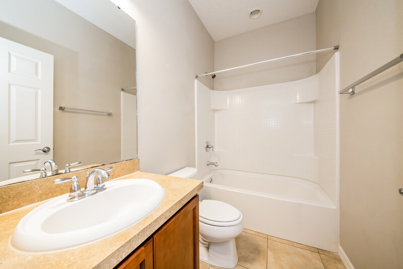 2,605/Mo, 10615 55th Ct E Parrish, FL 34219 Bathroom View