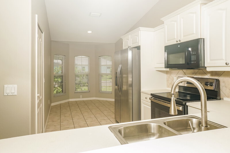 2,210/Mo, 2832 59th Ave E Bradenton, FL 34203 Kitchen View 2