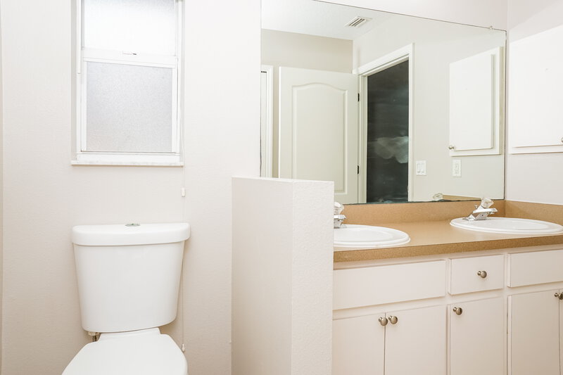2,380/Mo, 3781 Beeber St North Port, FL 34287 Main Bathroom View