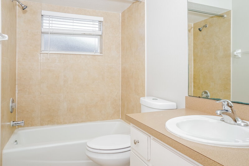 2,380/Mo, 3781 Beeber St North Port, FL 34287 Bathroom View
