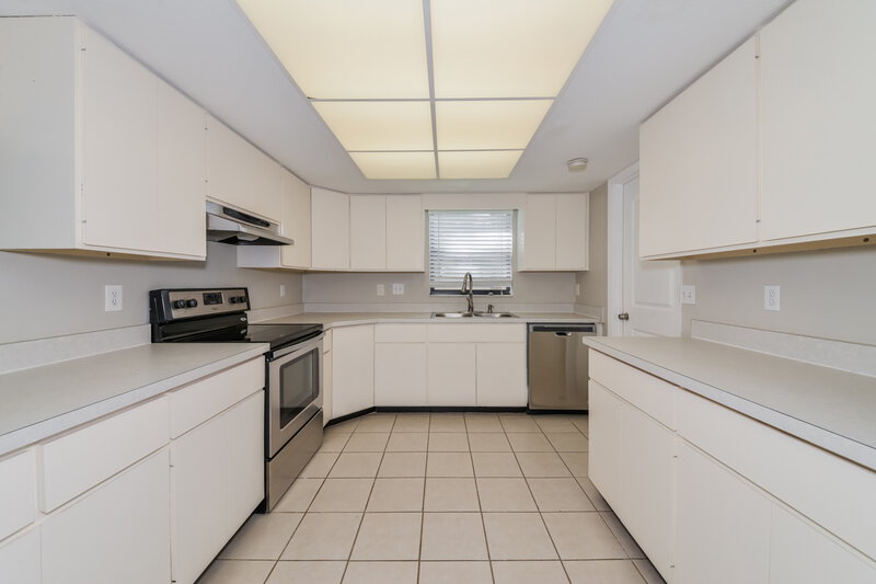2,305/Mo, 4254 Dryden Cir Sarasota, FL 34241 Kitchen View